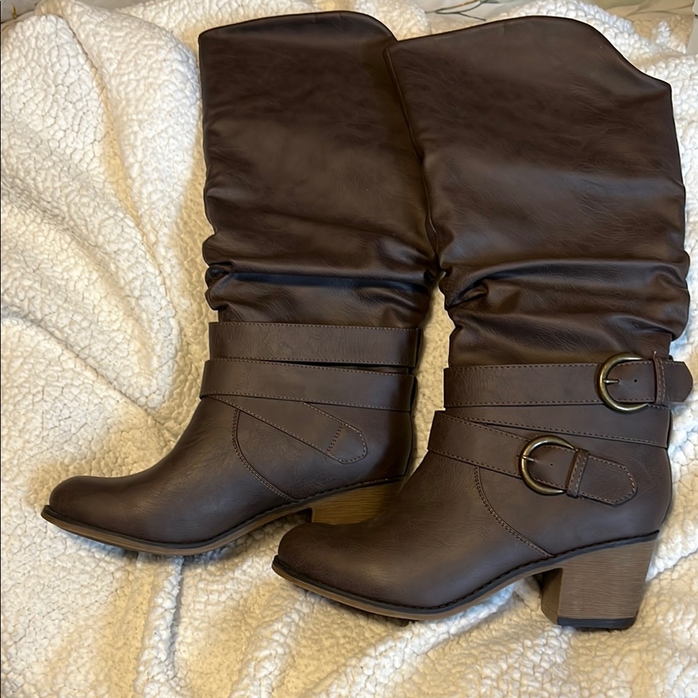 Brown Heeled Boots with Western-Inspired Design